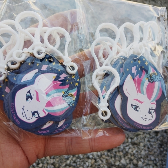 Brand New Lot of 16 My Little Pony Clip on Tags Junk Journaling Charms Crafts - Picture 1 of 2